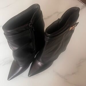 Boohoo…Never worn..Black bootie